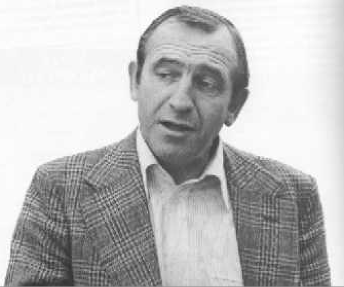 Leonard Rossiter in a theatrical role.